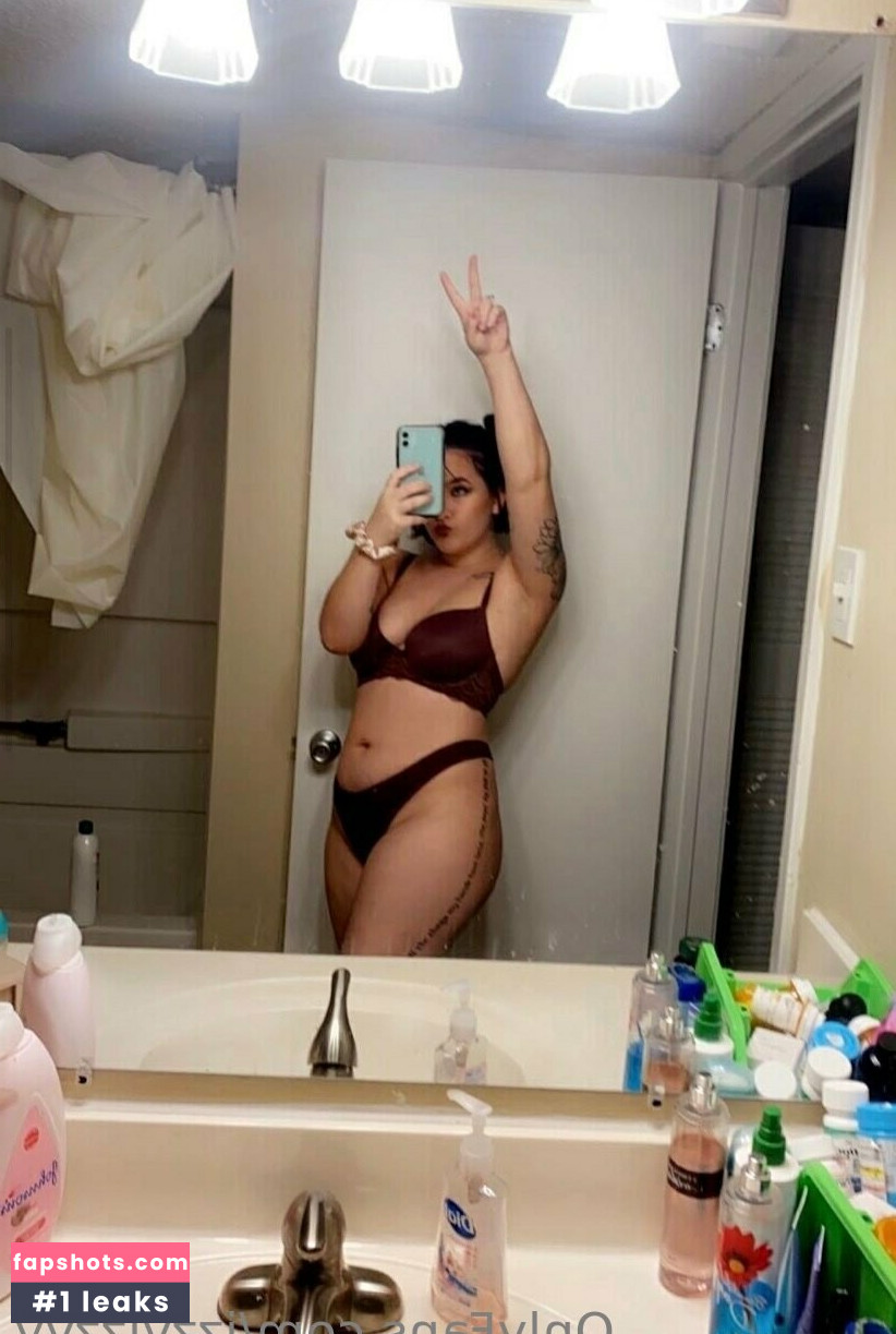 izzyizzyy gallery photo #3