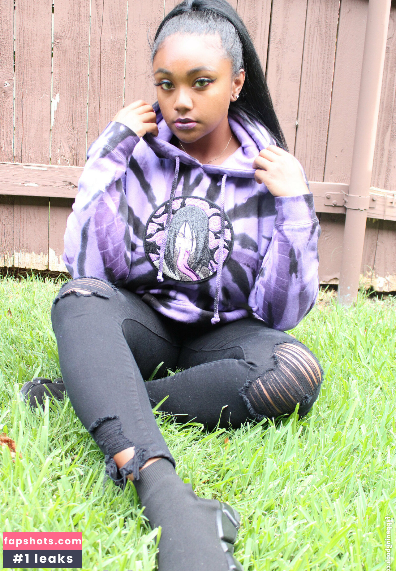 izzysaeko gallery photo #12