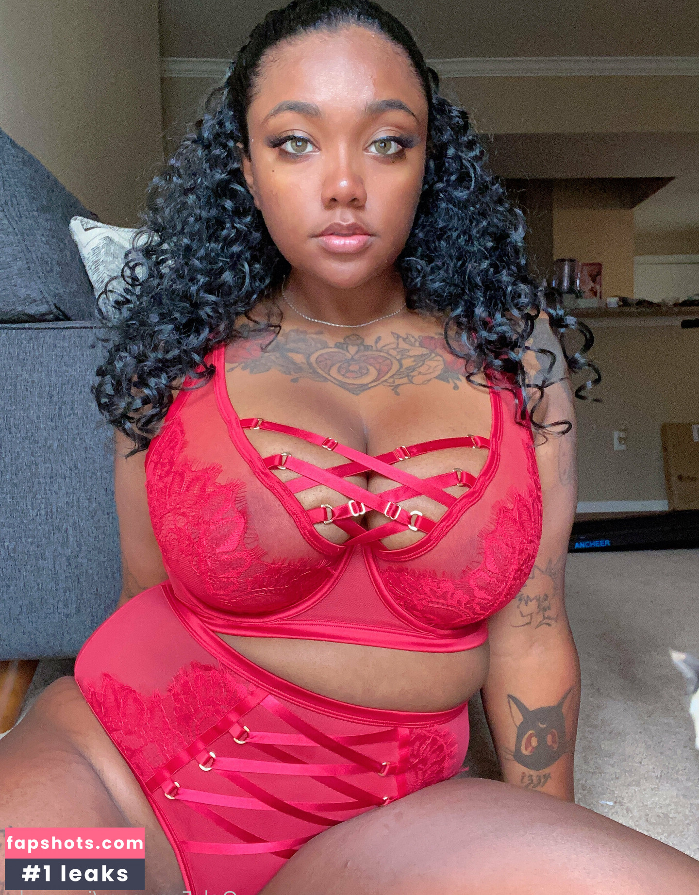 izzysaeko gallery photo #19