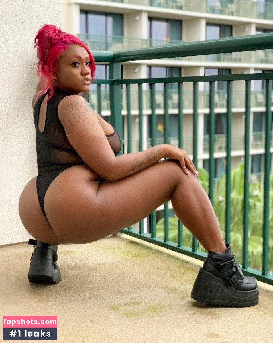 izzysaeko gallery photo #29