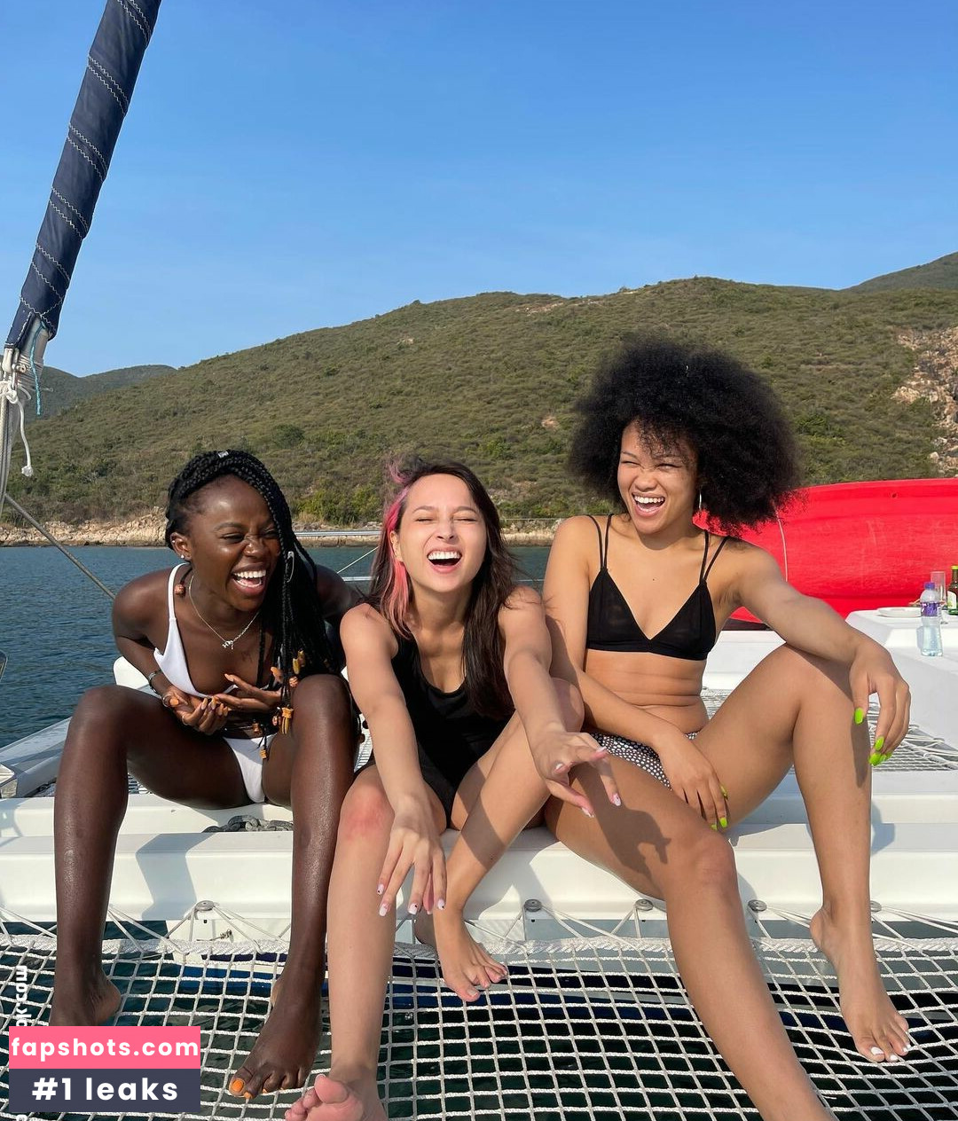 J Lou 林欣 gallery photo #23