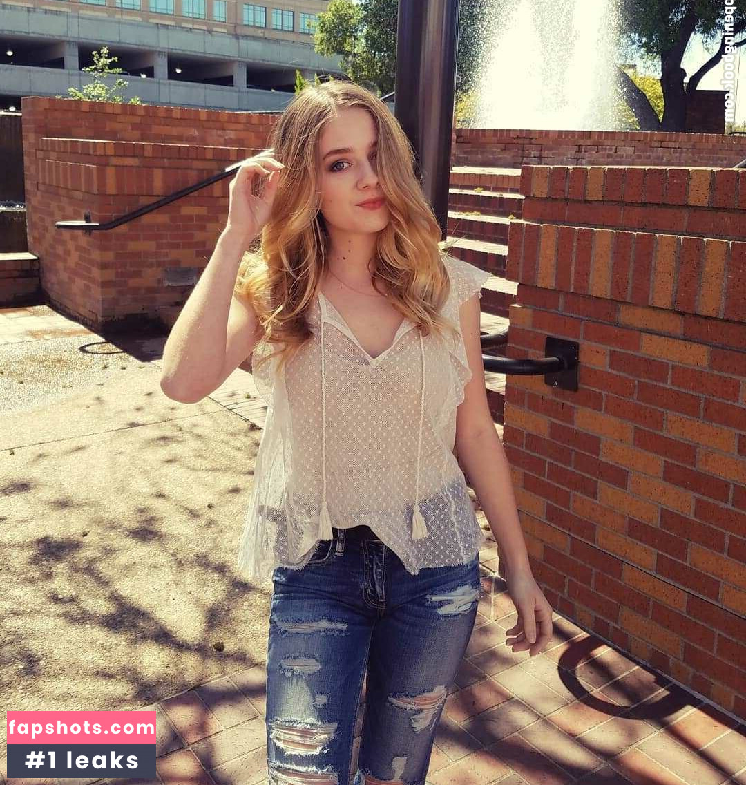 Jackie Evancho nude babe gallery