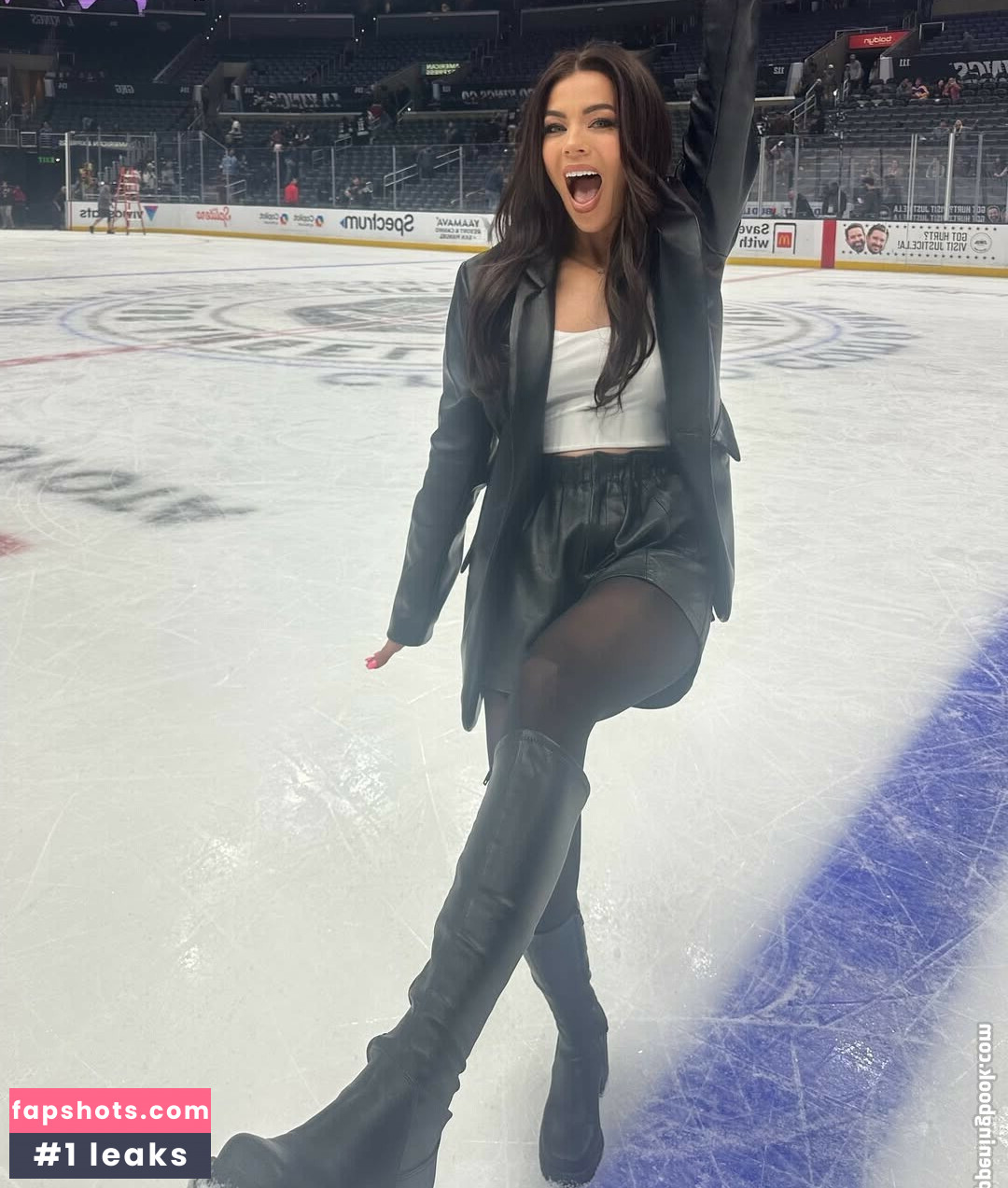 Jackie Redmond gallery photo #57