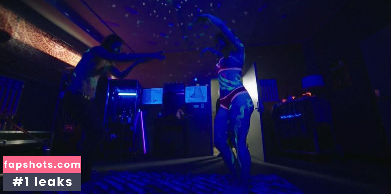 Jacqueline Byers gallery photo #15