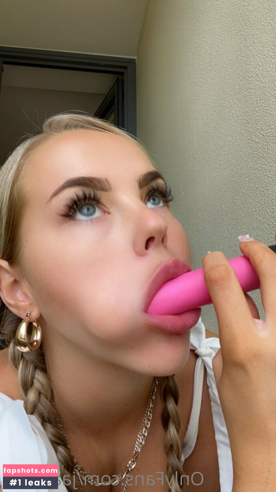 Jade Mckinven gallery photo #151