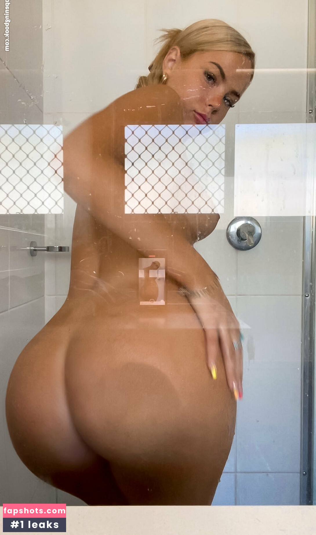 Jade Mckinven gallery photo #31