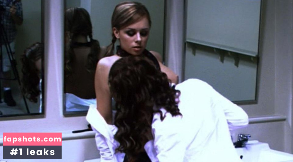 Jade Robertson gallery photo #8