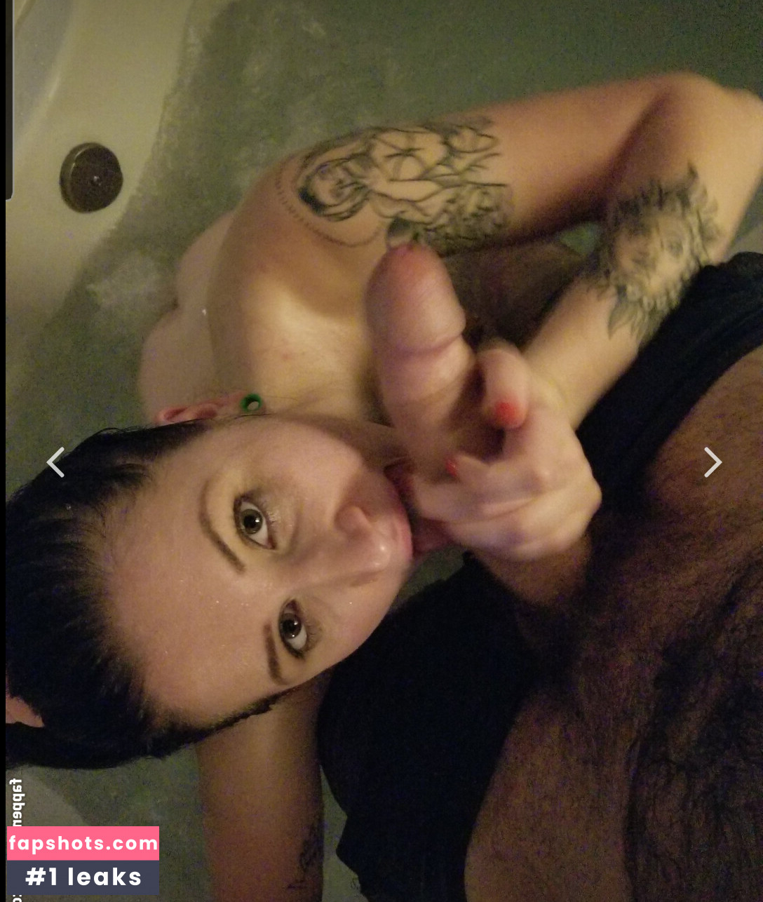 JadeM00n gallery photo #3