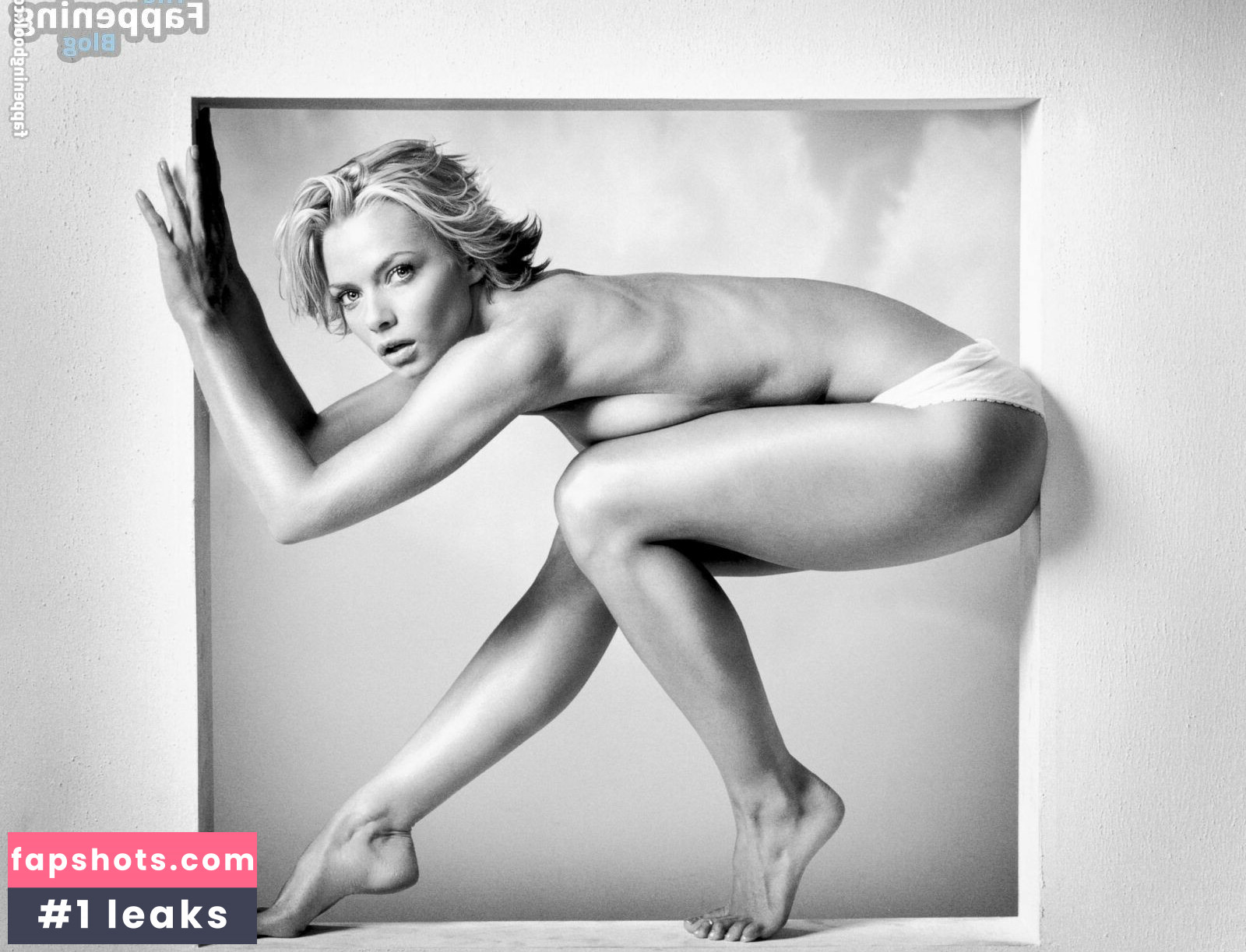 Jaime Pressly gallery photo #34