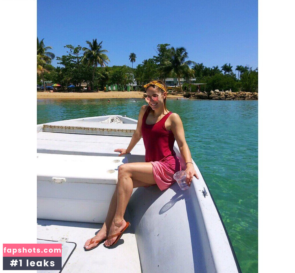 Jaina Lee Ortiz gallery photo #9