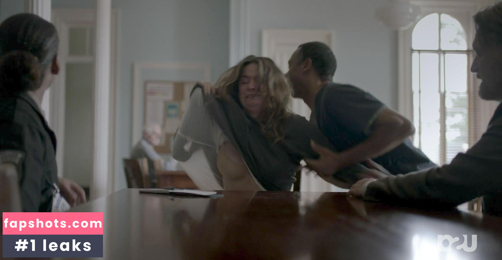 Jamie Neumann gallery photo #19