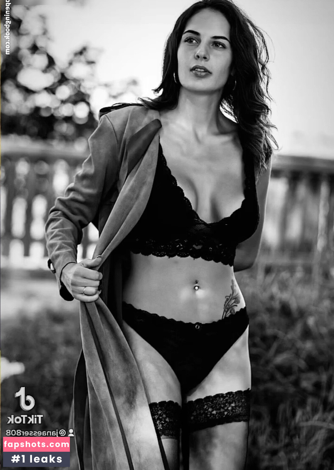 Jana Esser gallery photo #3