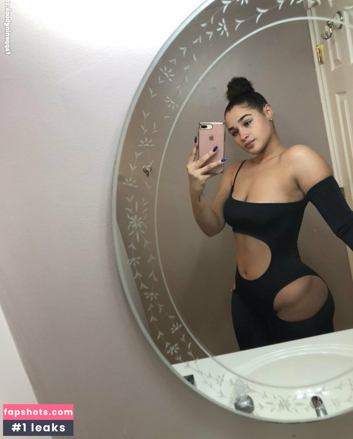 Janae Girard gallery photo #18