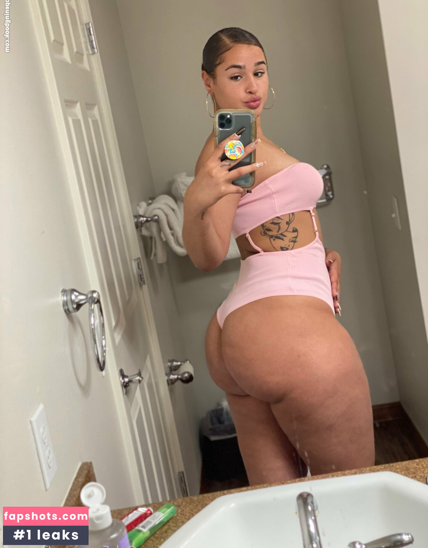 Janae Girard gallery photo #25