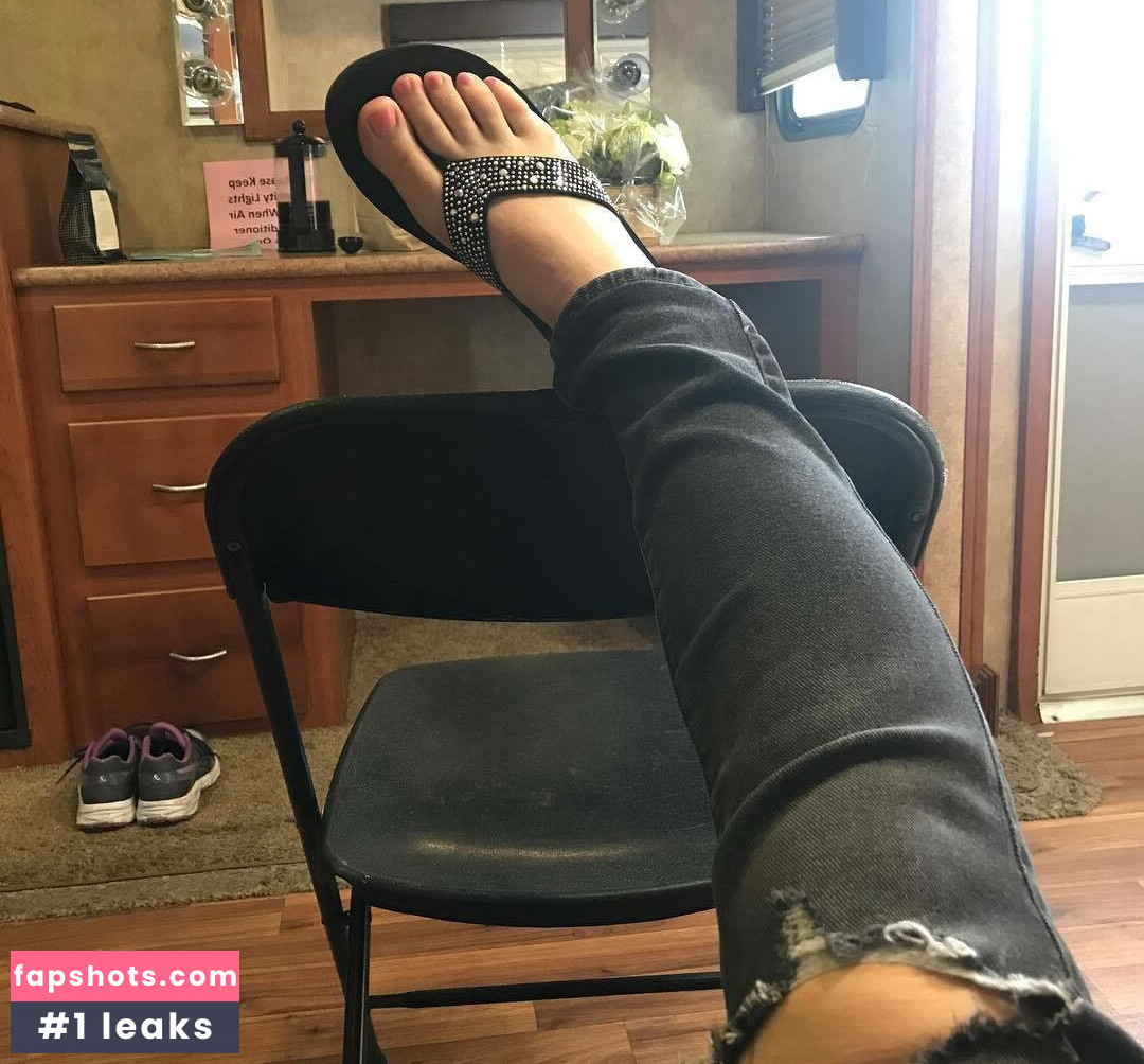 Jane Levy gallery photo #5