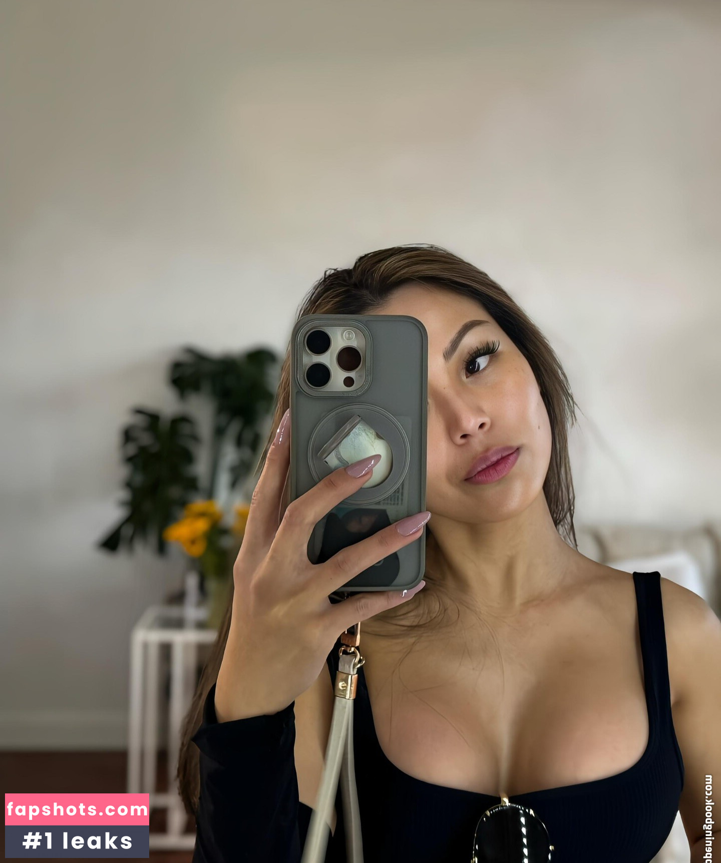 Jane Yum gallery photo #16