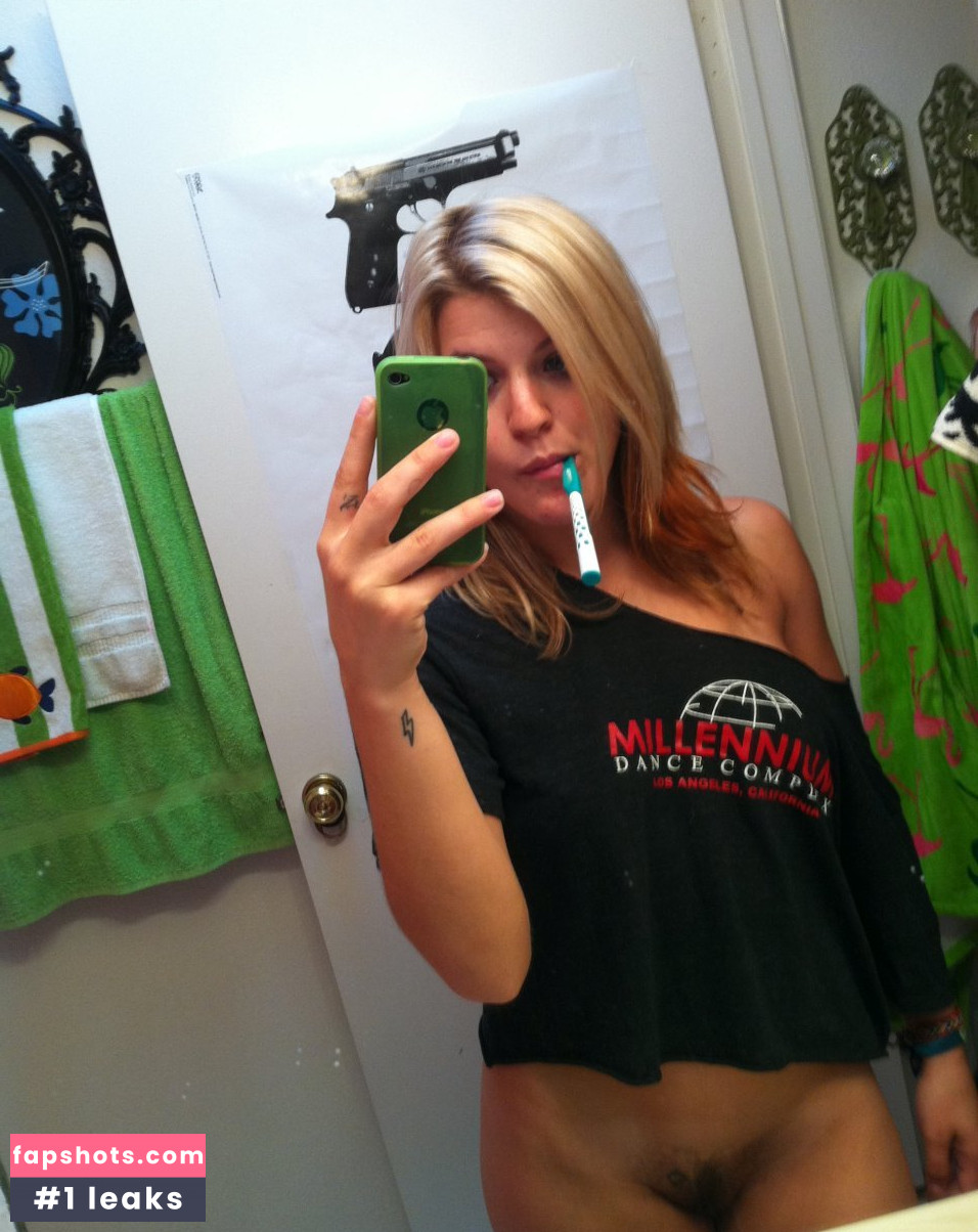 Janelle Ginestra gallery photo #13