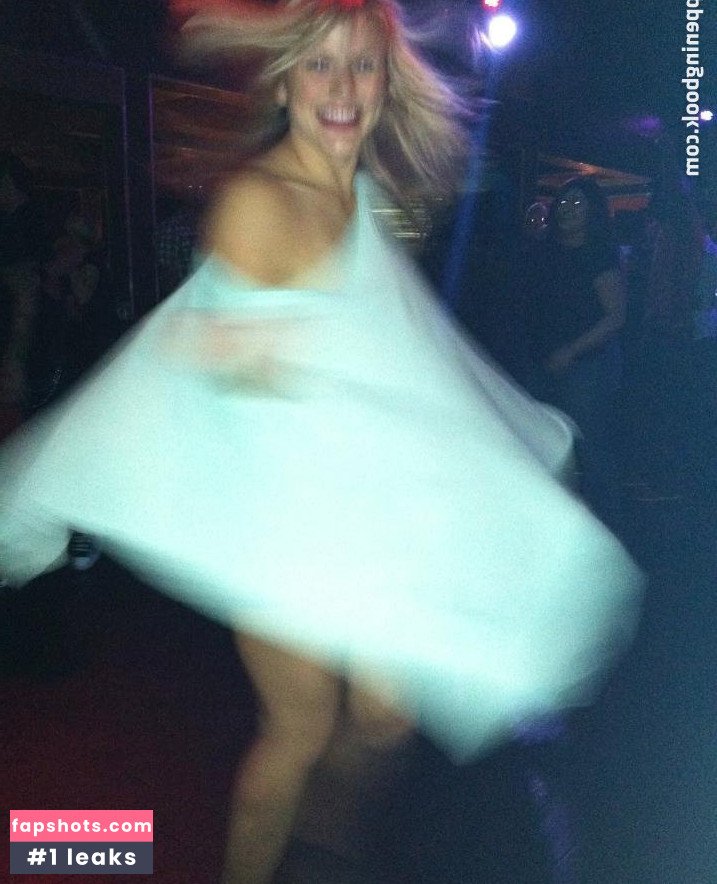 Janelle Ginestra gallery photo #16