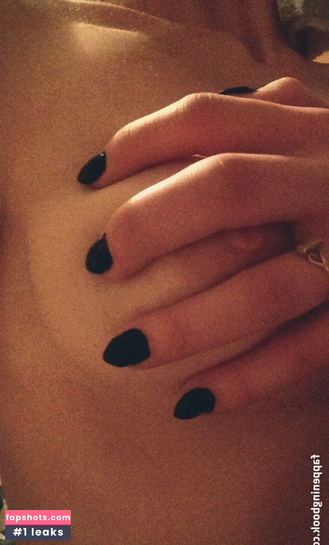 Janelle Ginestra gallery photo #18