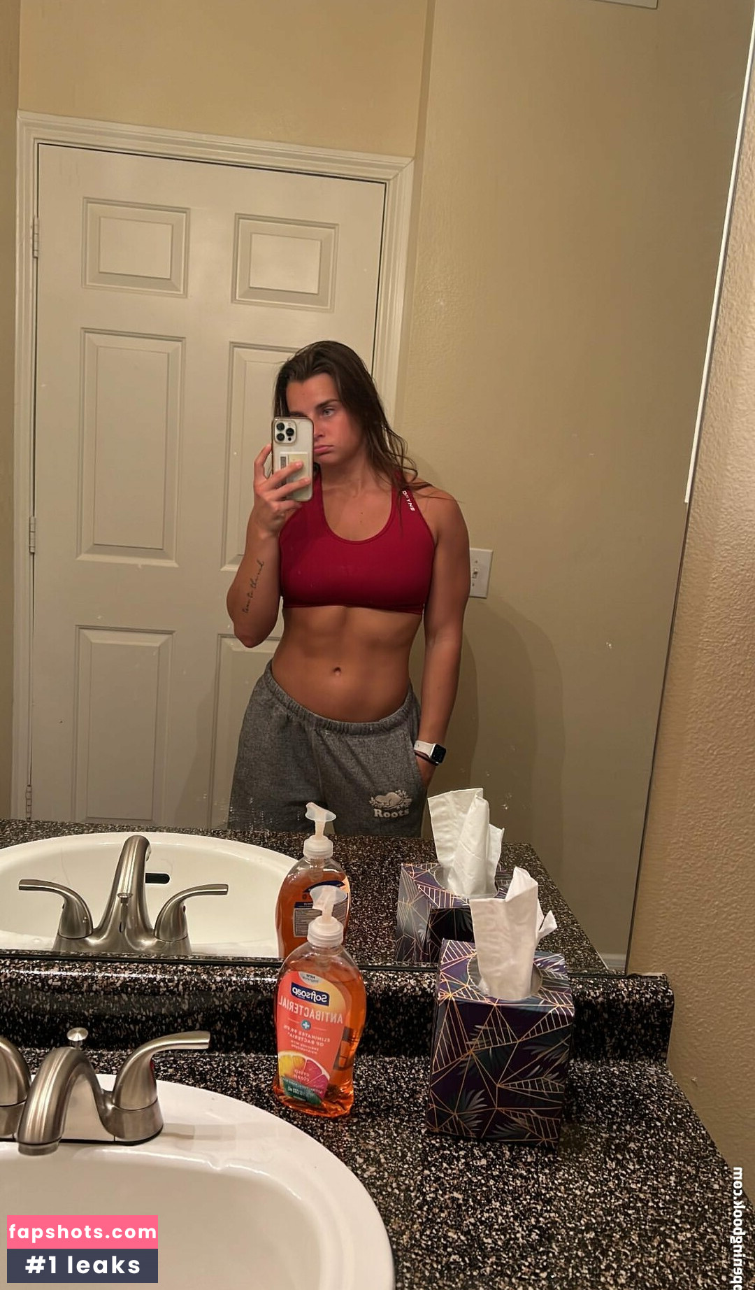 Janelle Jolicoeur gallery photo #20