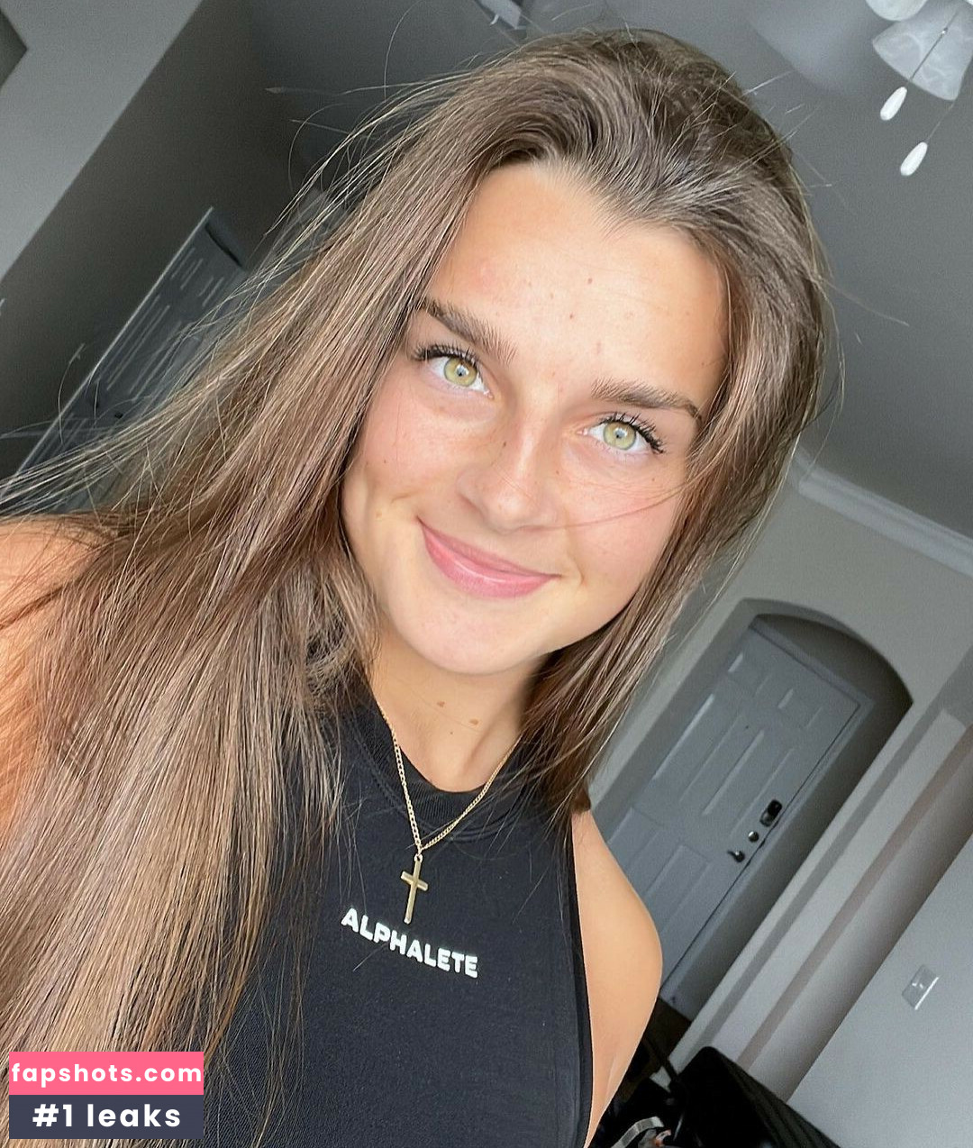 Janelle Jolicoeur gallery photo #6