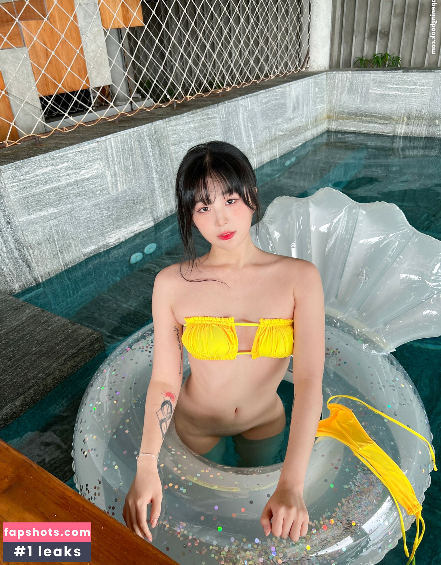 Jang Joo gallery photo #15