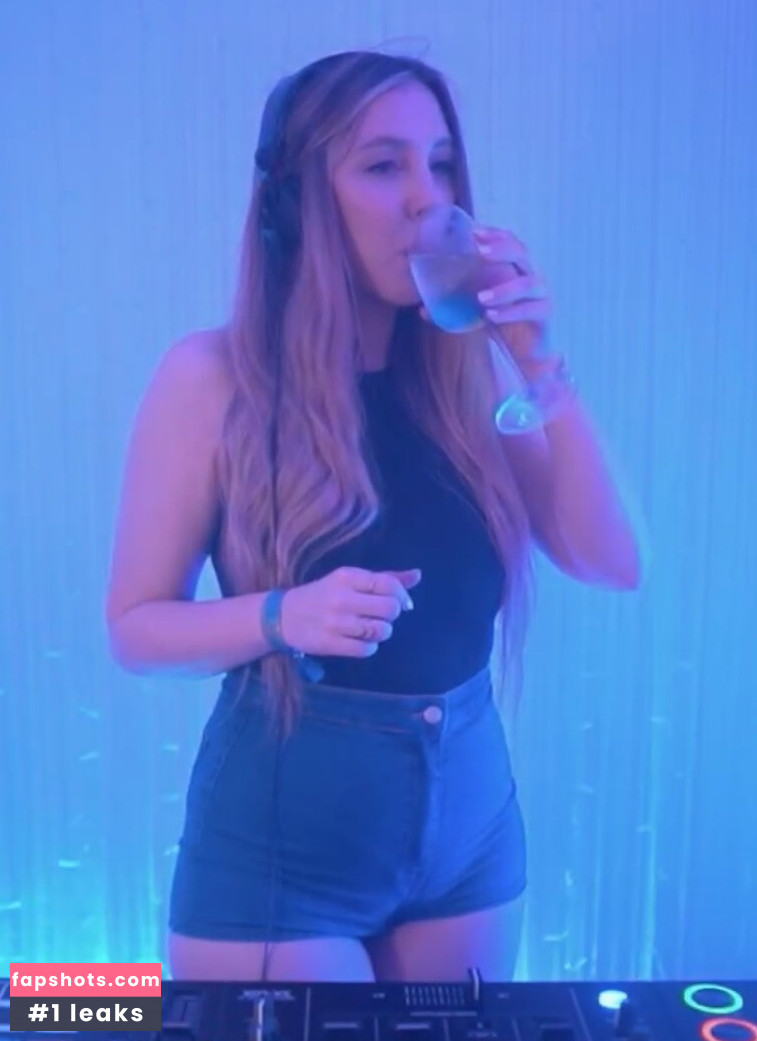 Jani gallery photo #12