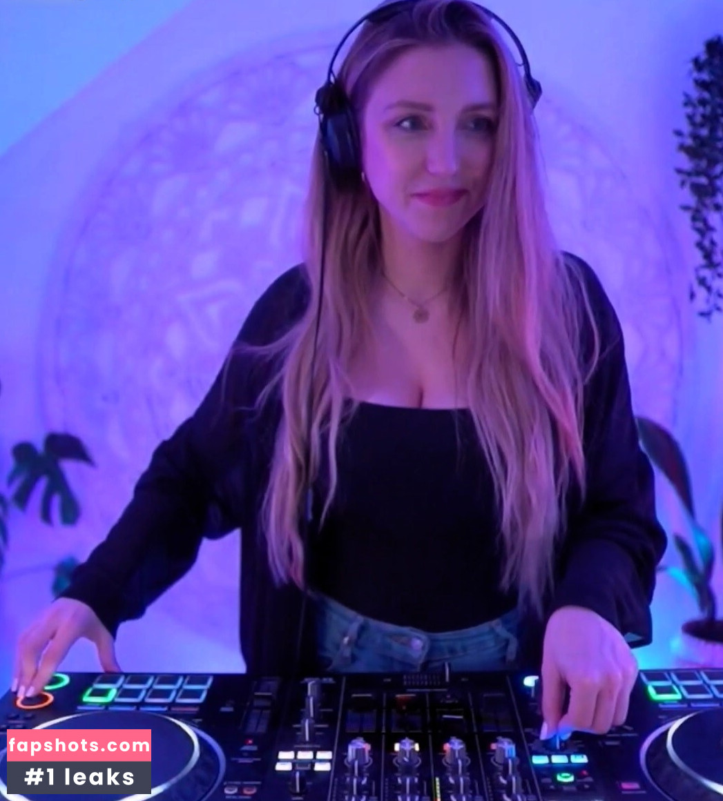 Jani gallery photo #13