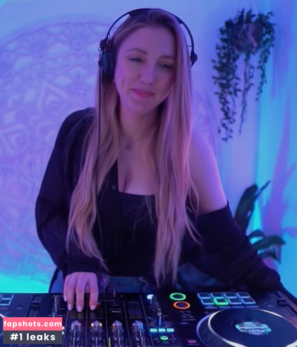 Jani gallery photo #16