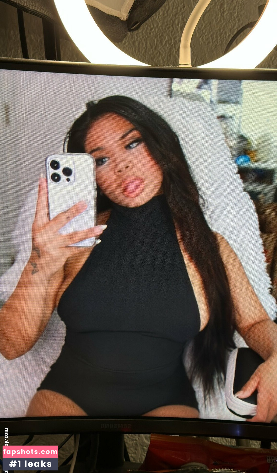 janifest nude babe gallery