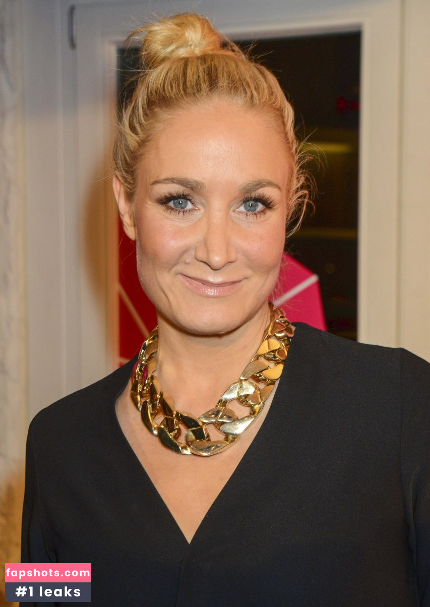 Janine Kunze gallery photo #113