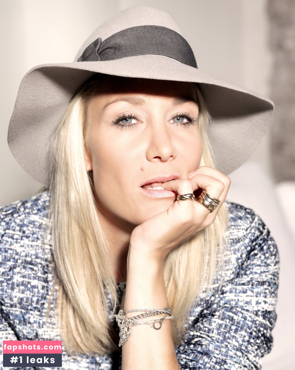 Janine Kunze gallery photo #124