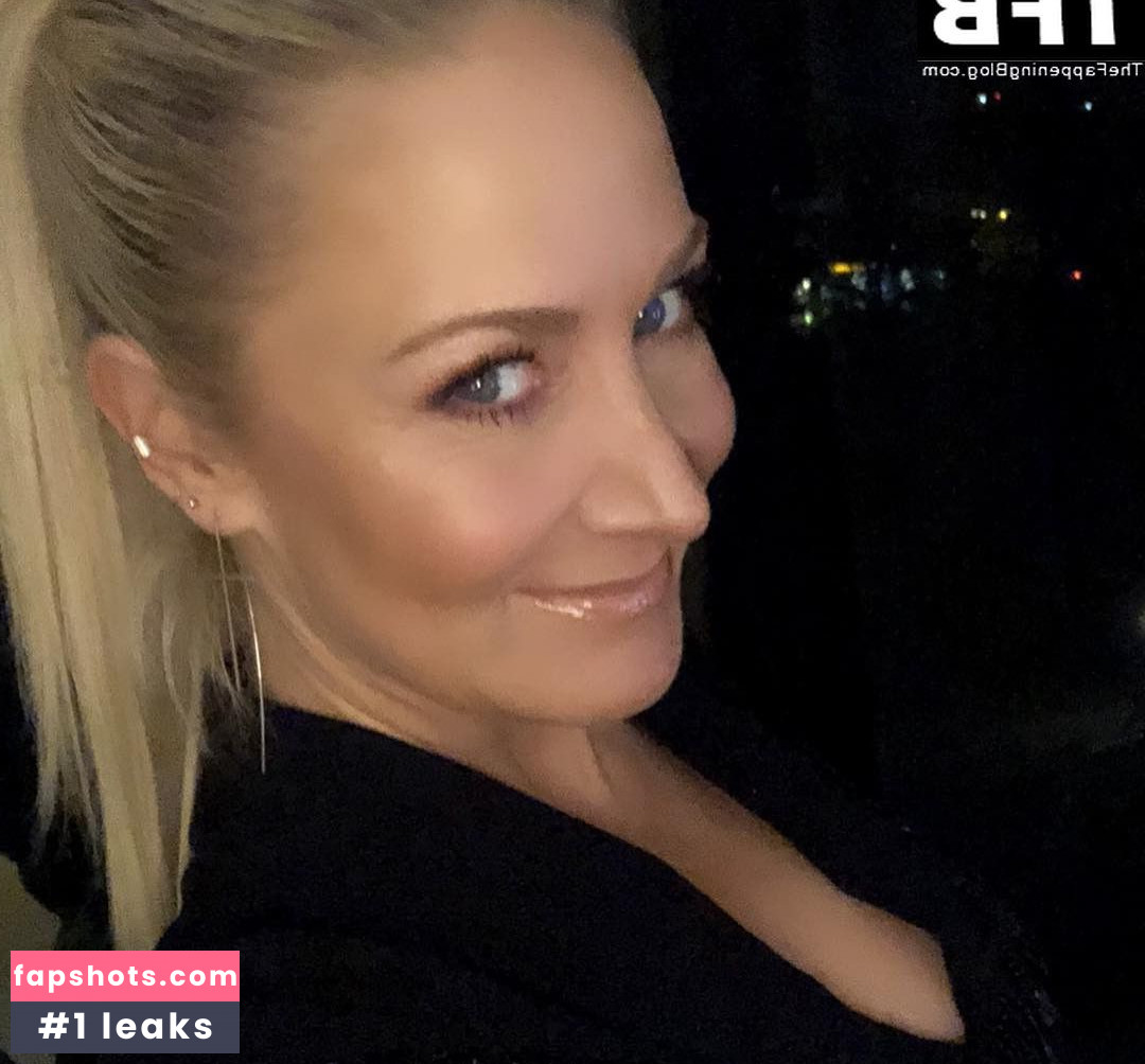 Janine Kunze gallery photo #17