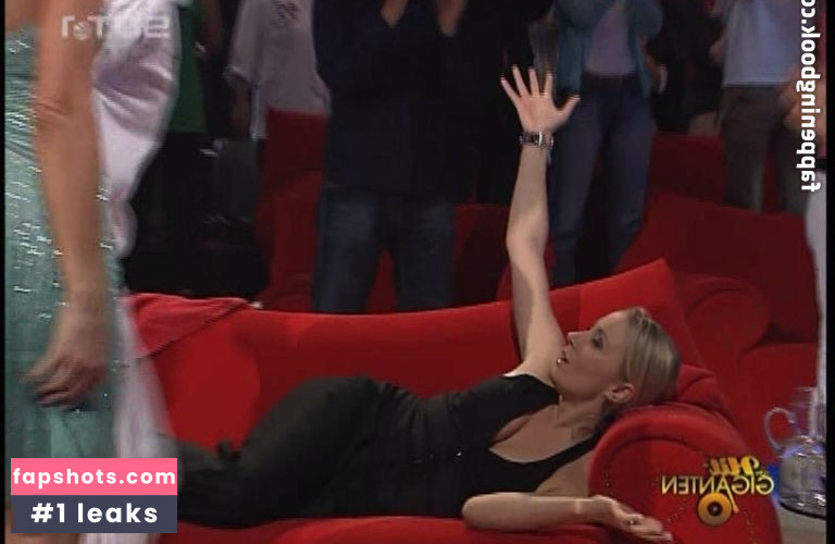 Janine Kunze gallery photo #31