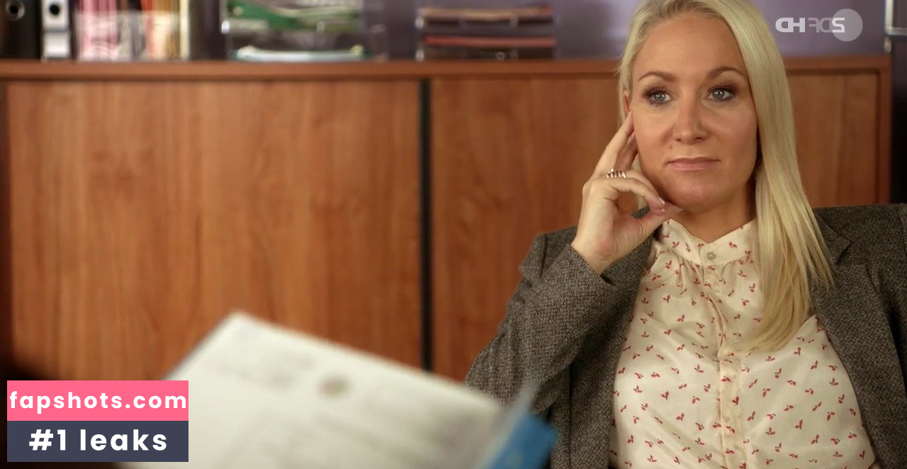 Janine Kunze gallery photo #41