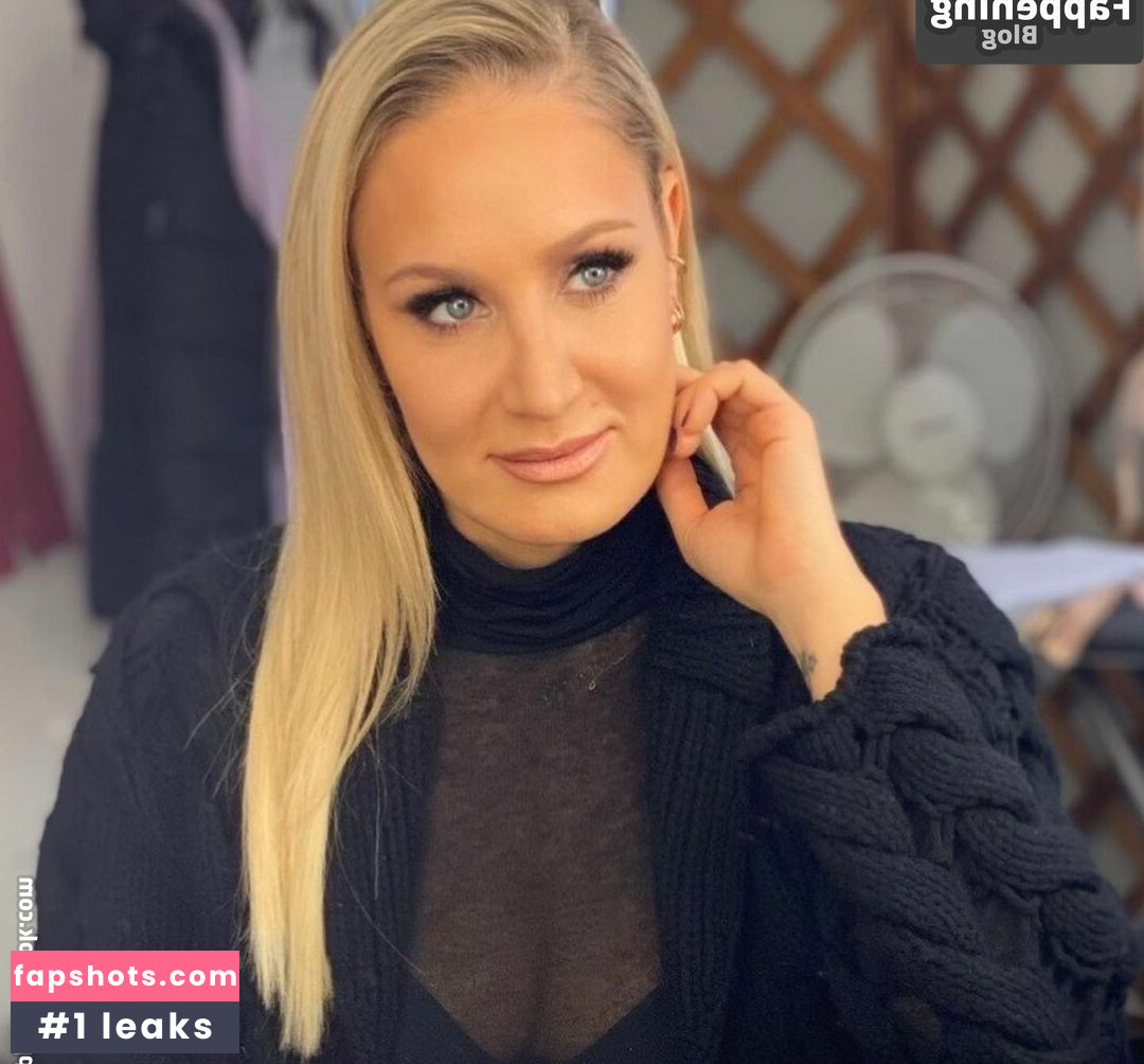 Janine Kunze gallery photo #6