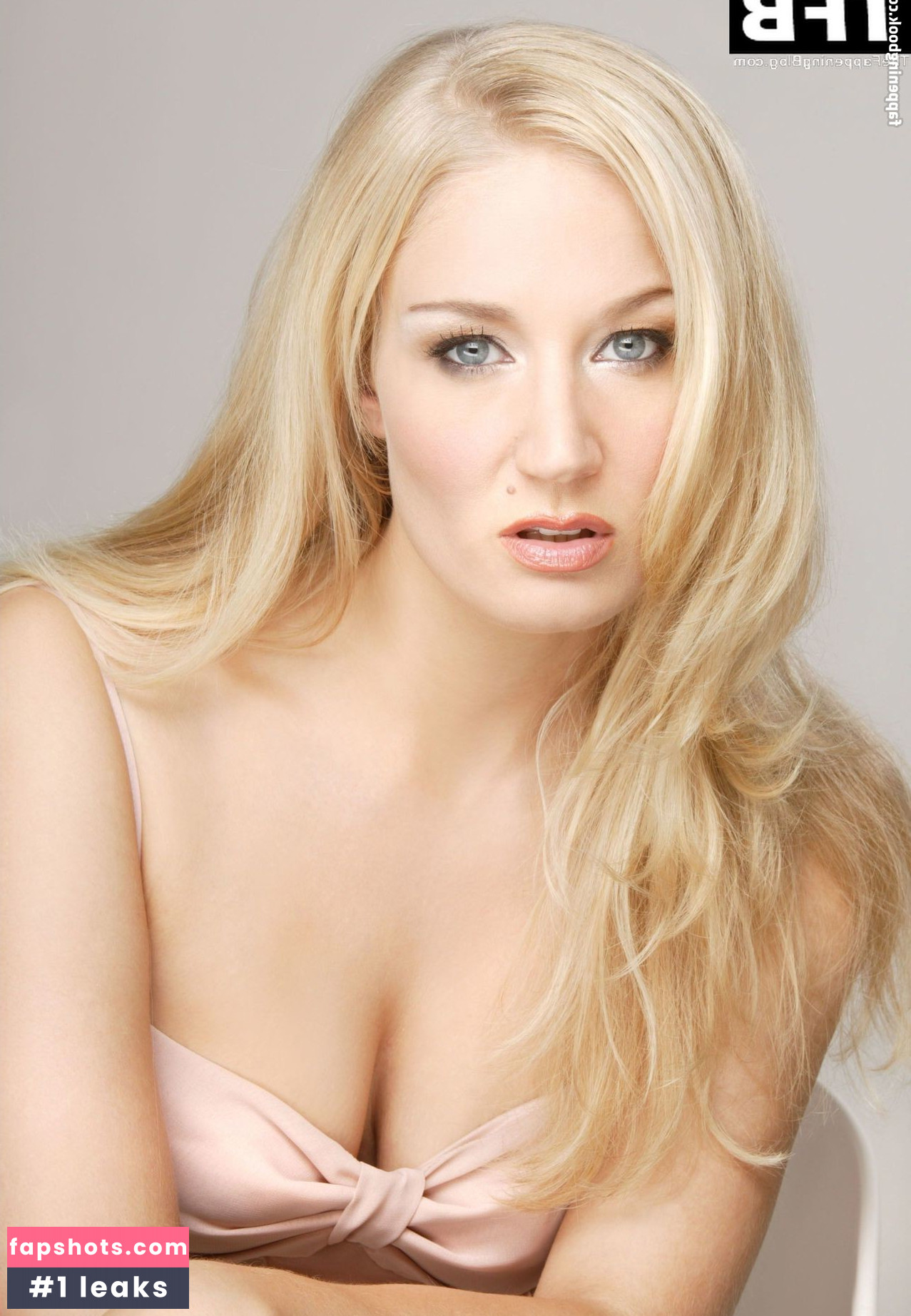 Janine Kunze gallery photo #52