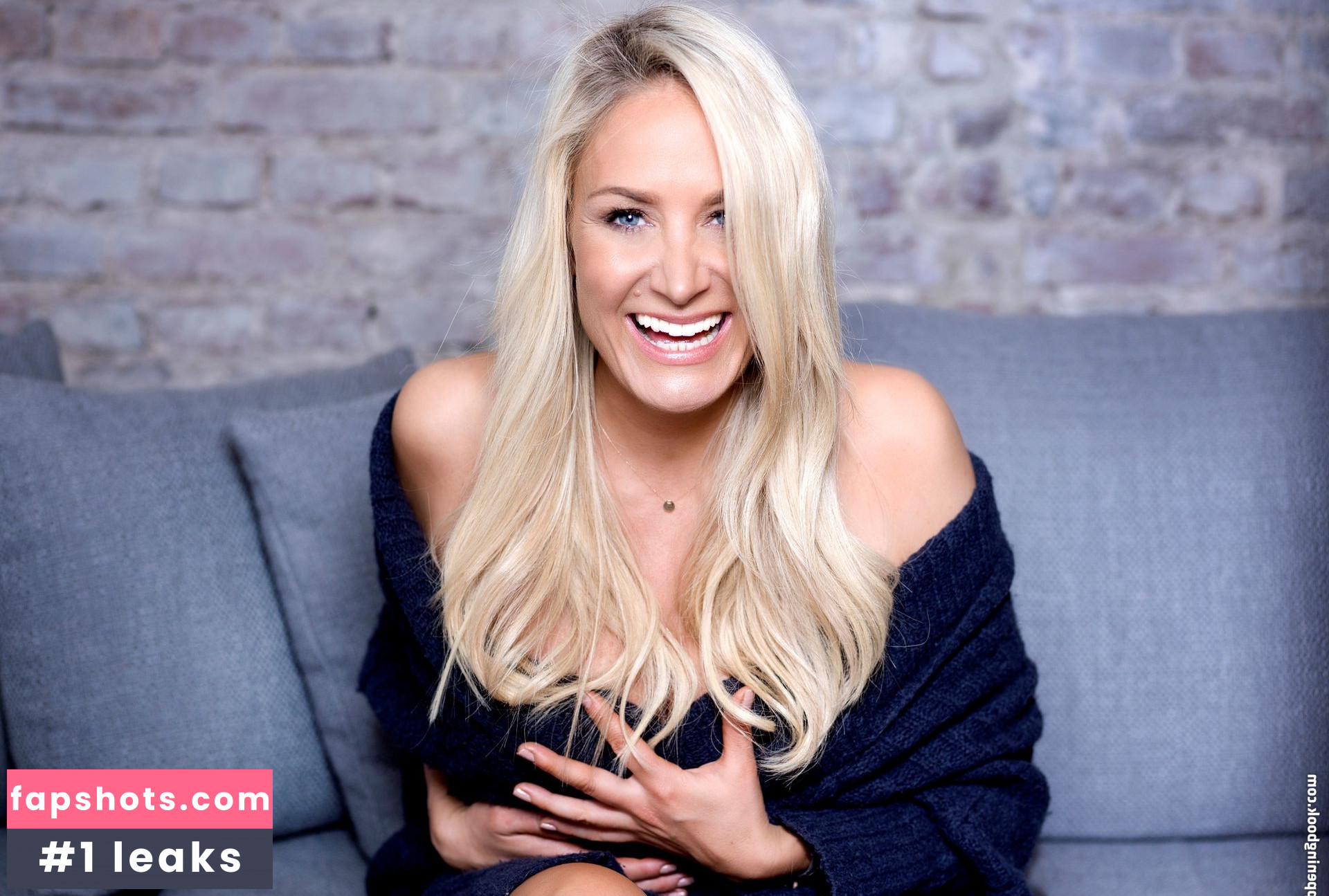 Janine Kunze gallery photo #61