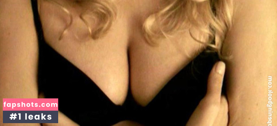 Janine Kunze gallery photo #72