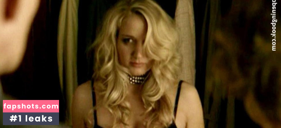 Janine Kunze gallery photo #73