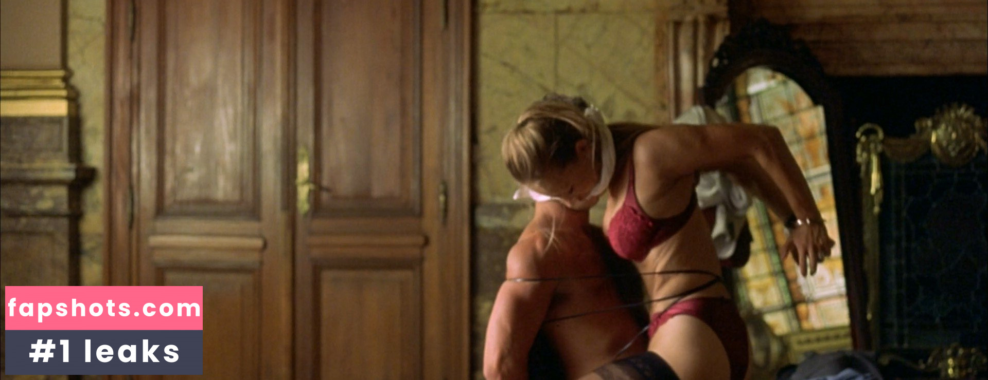 Janine Kunze gallery photo #78