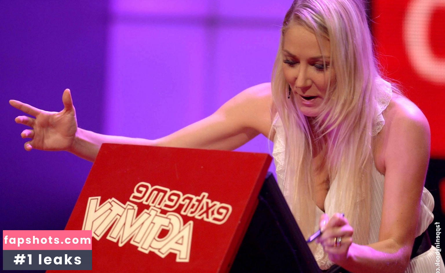 Janine Kunze gallery photo #87