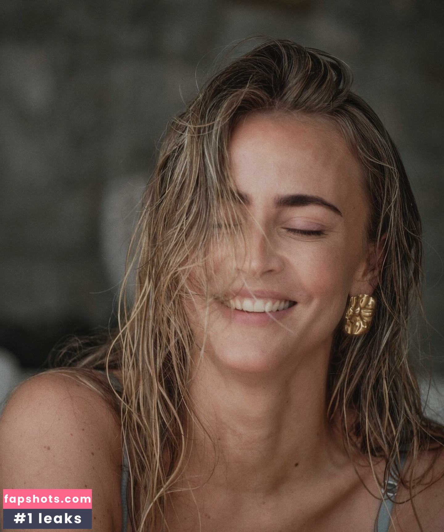 Janni Deler gallery photo #19