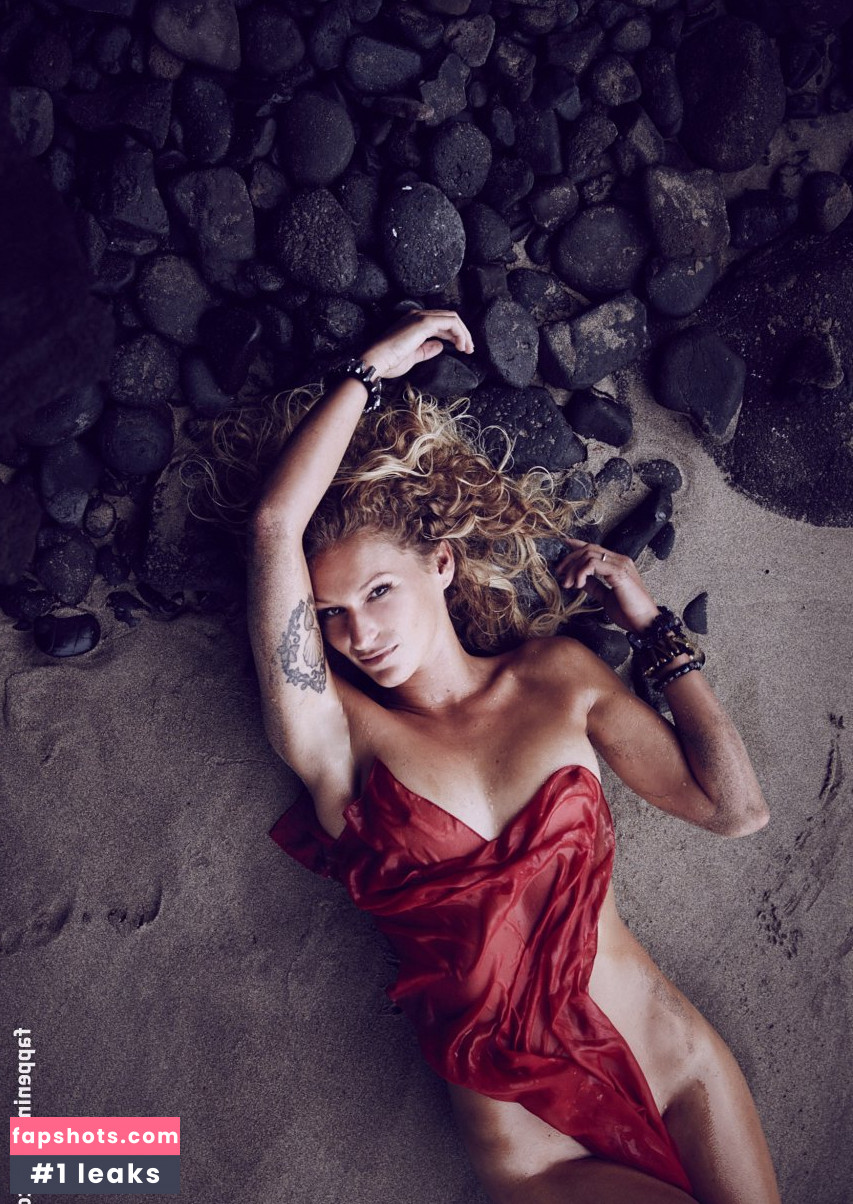 Janni Hoenscheid gallery photo #36