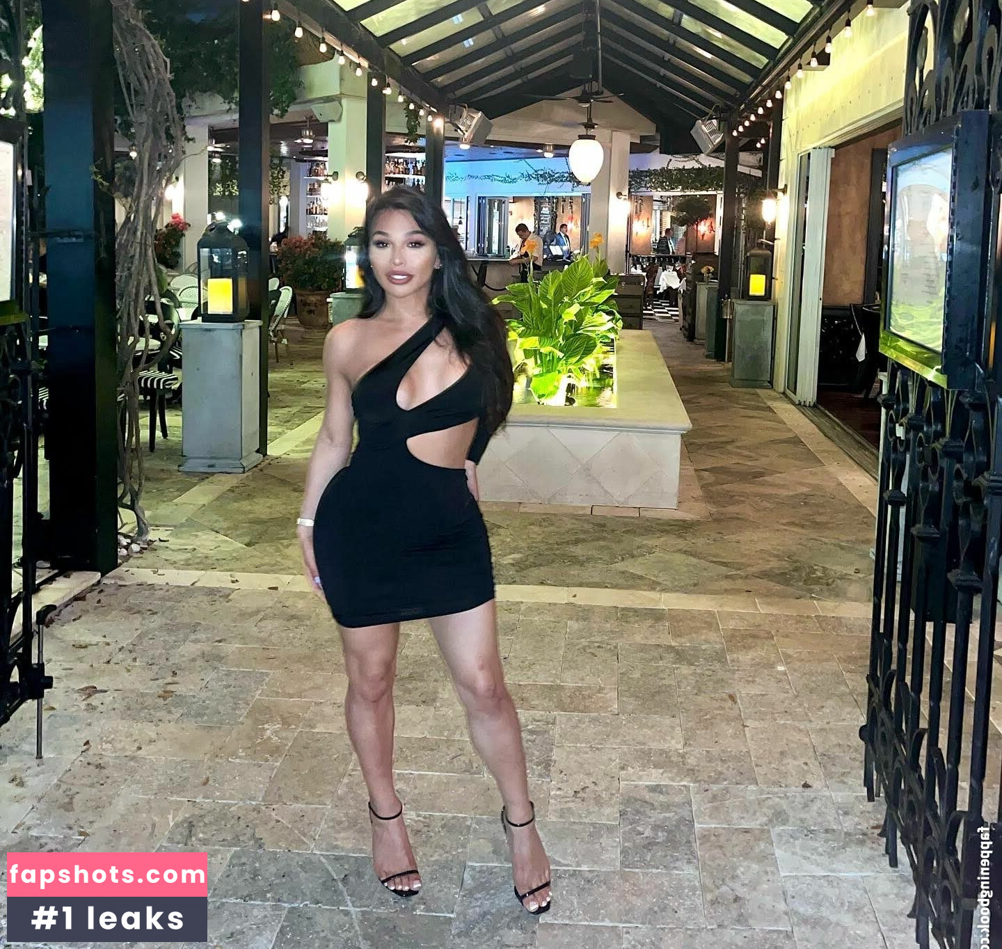 Jaslyn Lee gallery photo #14