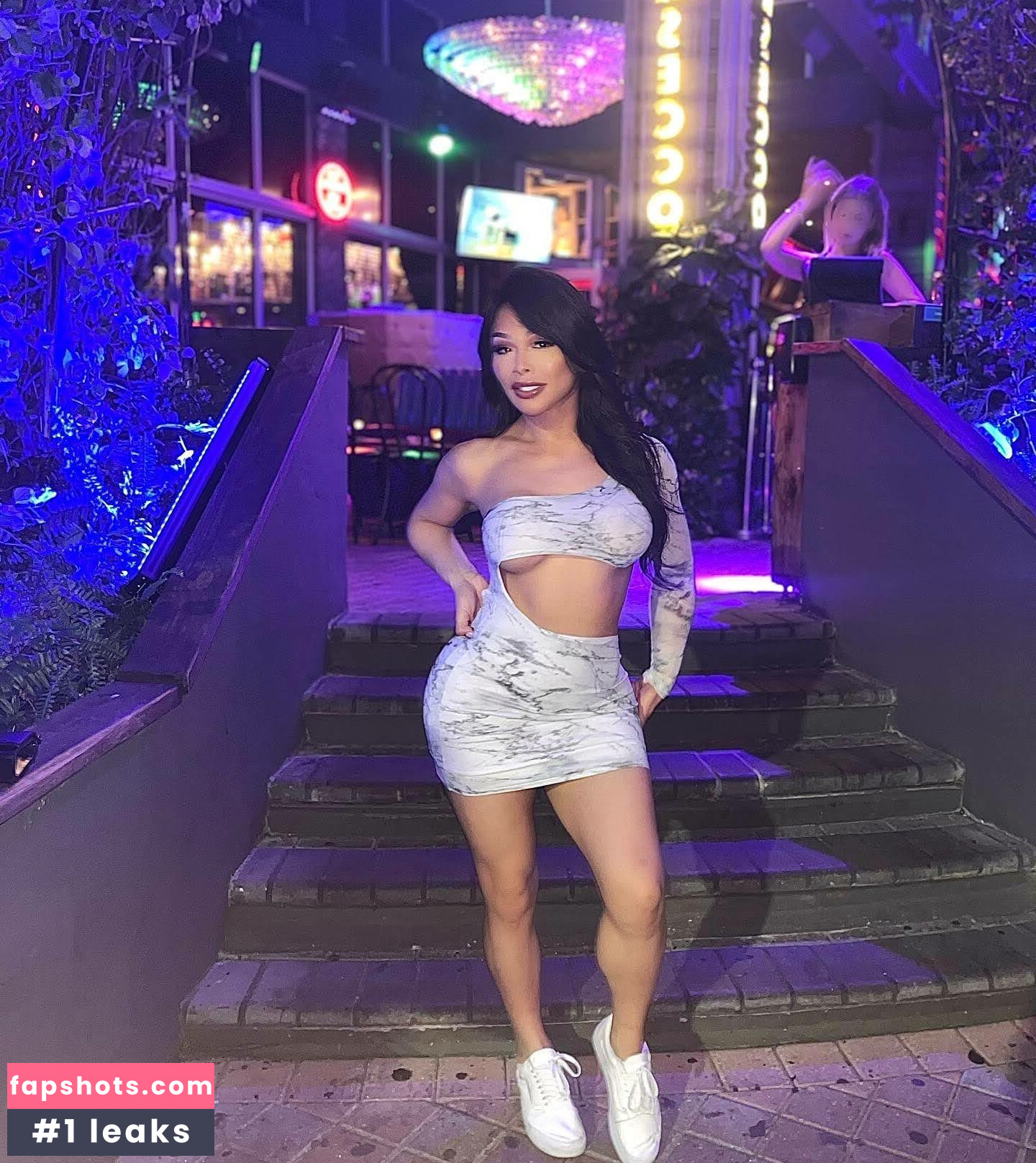 Jaslyn Lee gallery photo #19