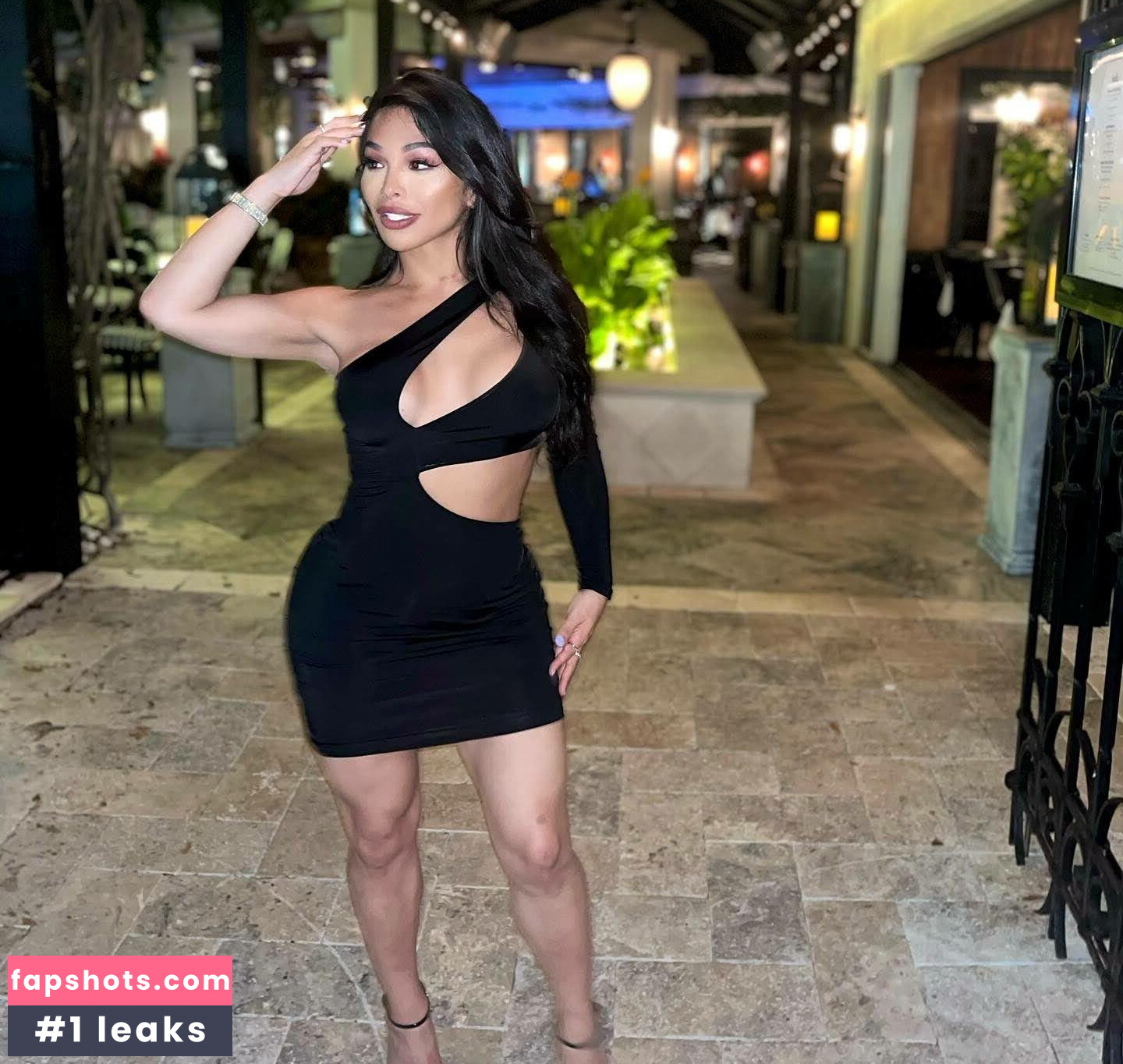 Jaslyn Lee gallery photo #4