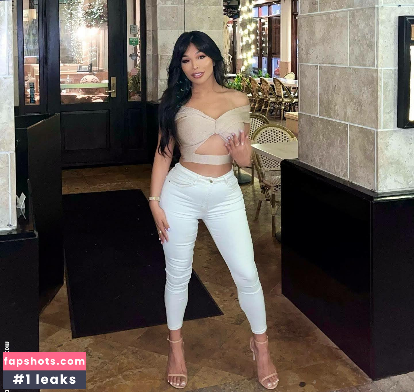 Jaslyn Lee gallery photo #8