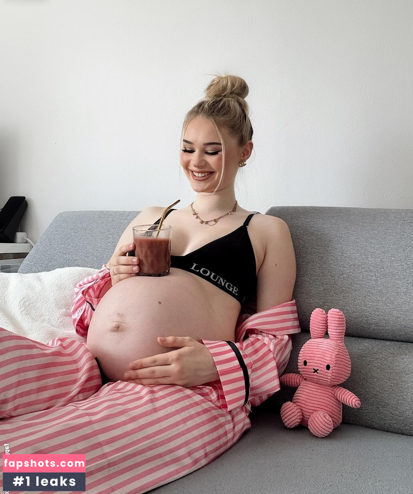 Jasmin Schneider gallery photo #2