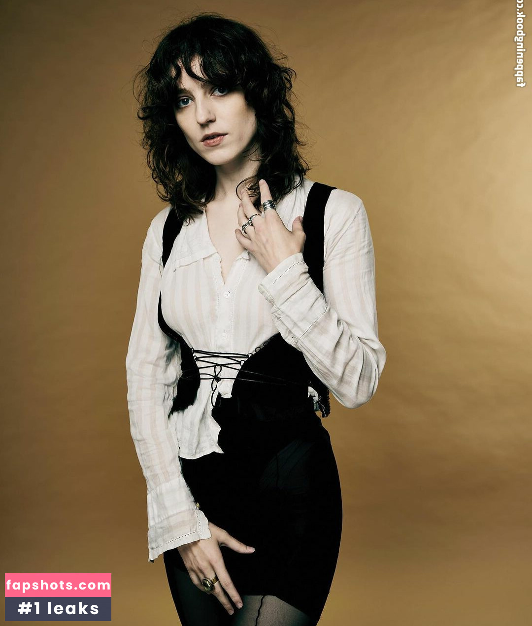 Jasmine van den Bogaerde nude babe gallery